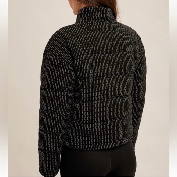 NWT Hem & Thread Black and White Patterned Puffer Jacket - Picture 4 of 9